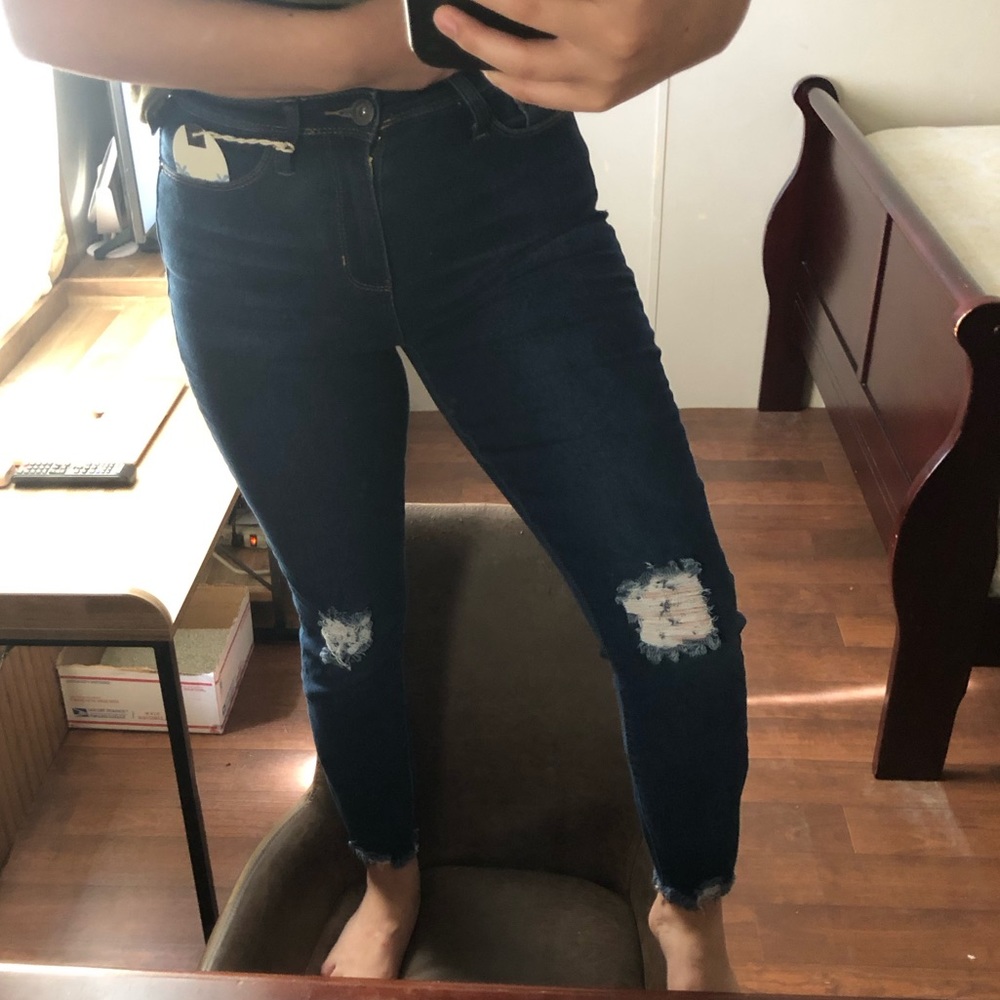 CALI VINTAGE Ankle Cut Distressed Jean